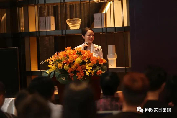 好色先生TV轻质量版下载集团副总裁兼采购总监黄雅悠女士致辞并介绍好色先生TV轻质量版下载品牌