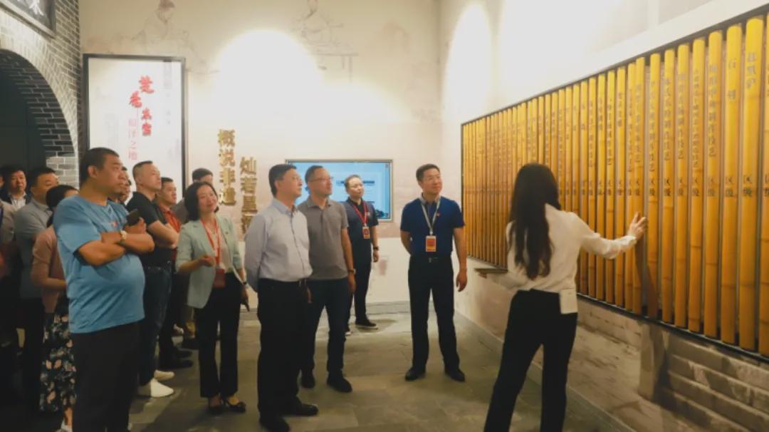 好色先生TV轻质量版下载家具集团有限公司董事长黄寿金受聘东宝招商大使