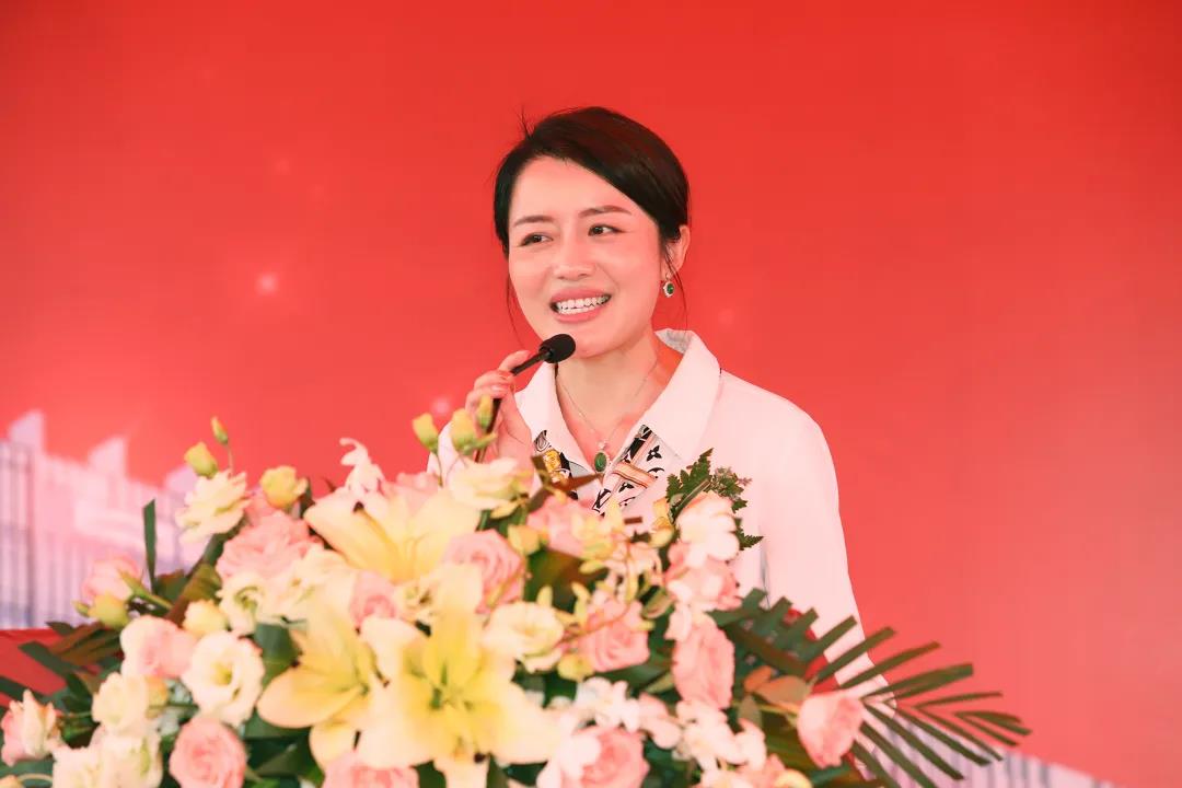 好色先生TV轻质量版下载家具集团董事副总裁黄雅悠致辞