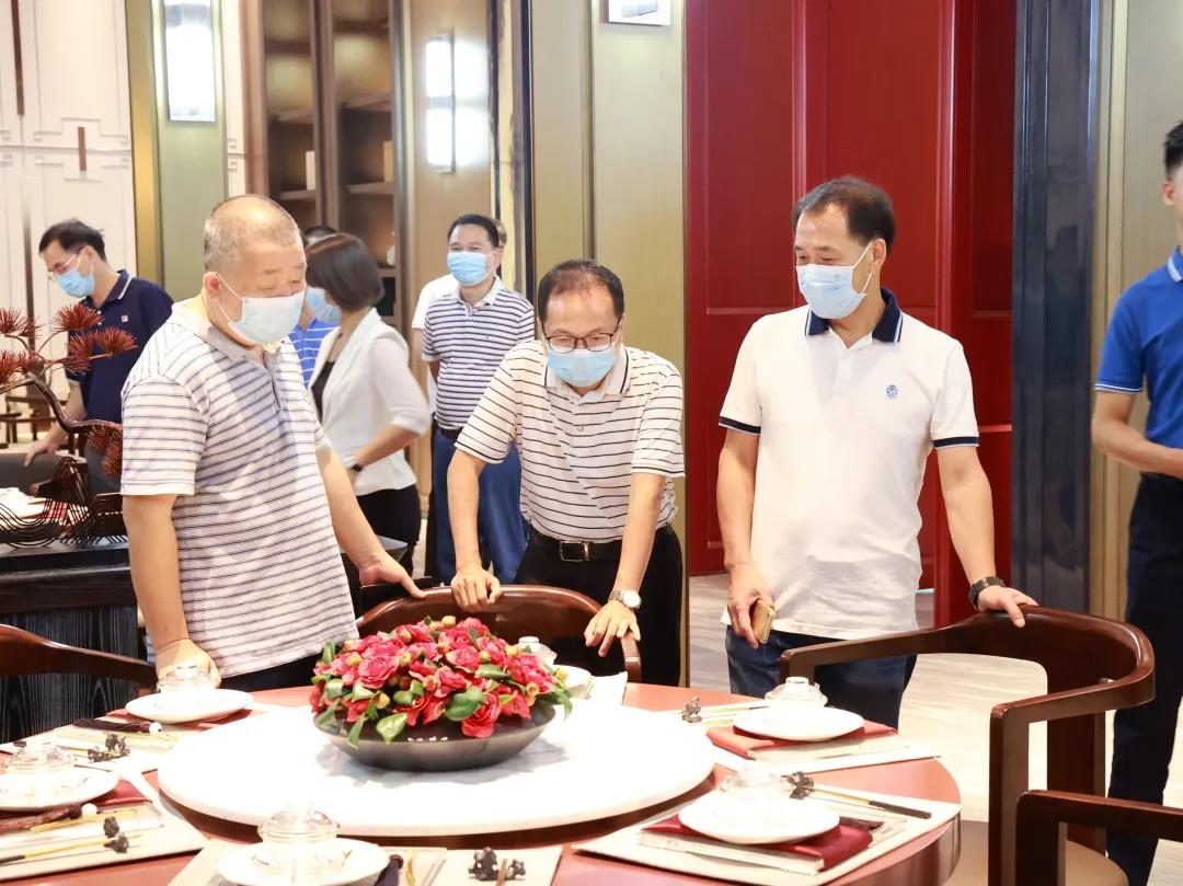 在好色先生TV传媒展厅，调研组亲身感受高品质的整体空间解决方案