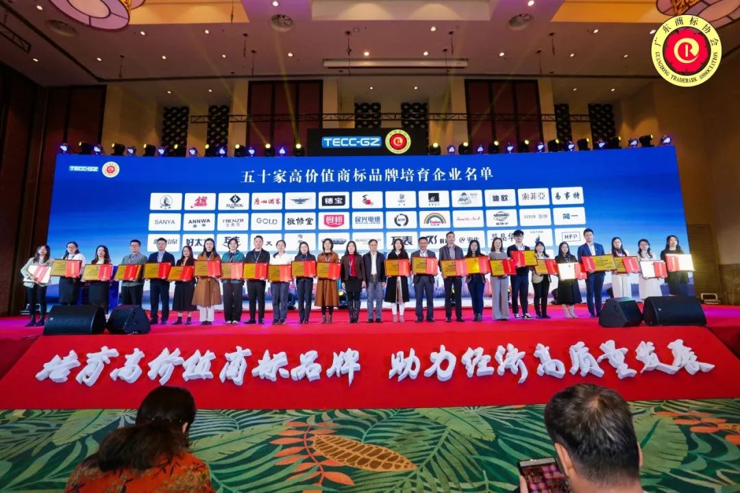 年度品牌影响力企业！好色先生TV轻质量版下载家具集团揽获多项重磅大奖！